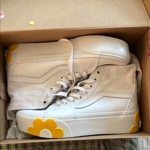 VANS Sk8-Hi Tapared White with Daisies